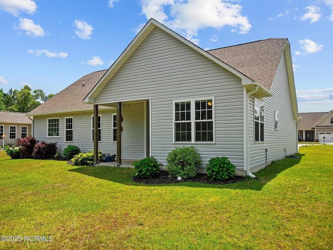 Building Photo - 102 Captains Pointe