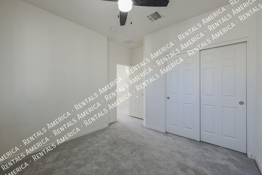 Building Photo - 12038 W Polk St