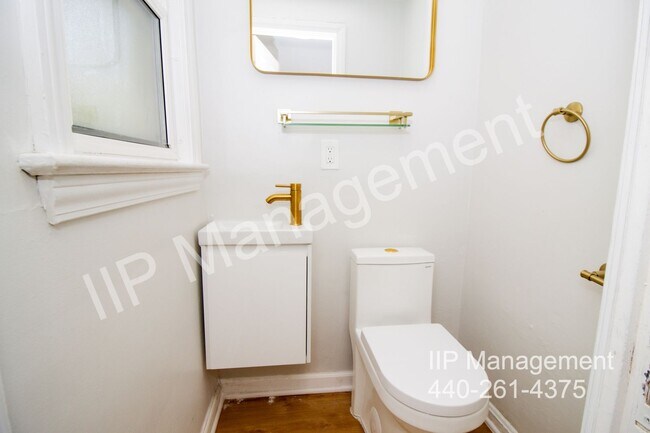 Building Photo - 3549 Grosvenor Rd