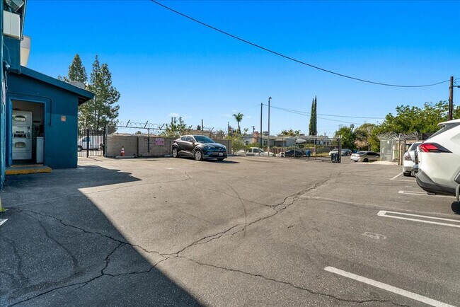 Building Photo - 7733 Laurel Canyon Blvd