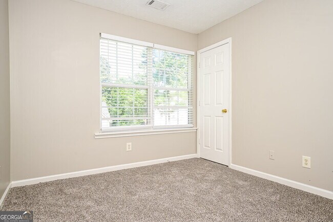 Building Photo - 4107 Shoreside Cir SW