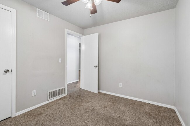 Building Photo - 4008 SE 46th St