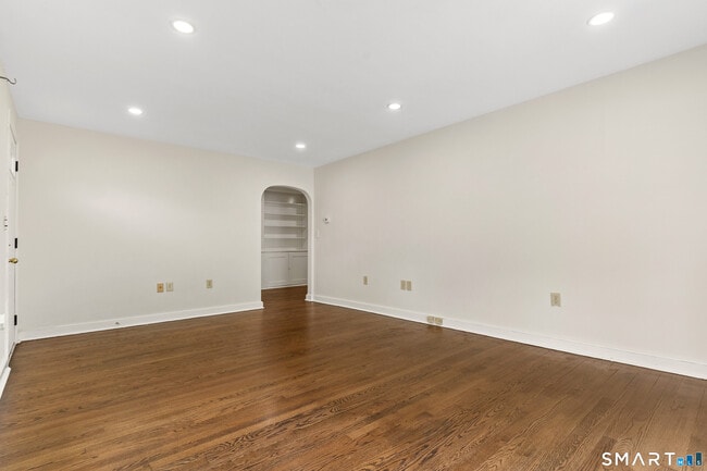 Building Photo - 21 Richdale Dr