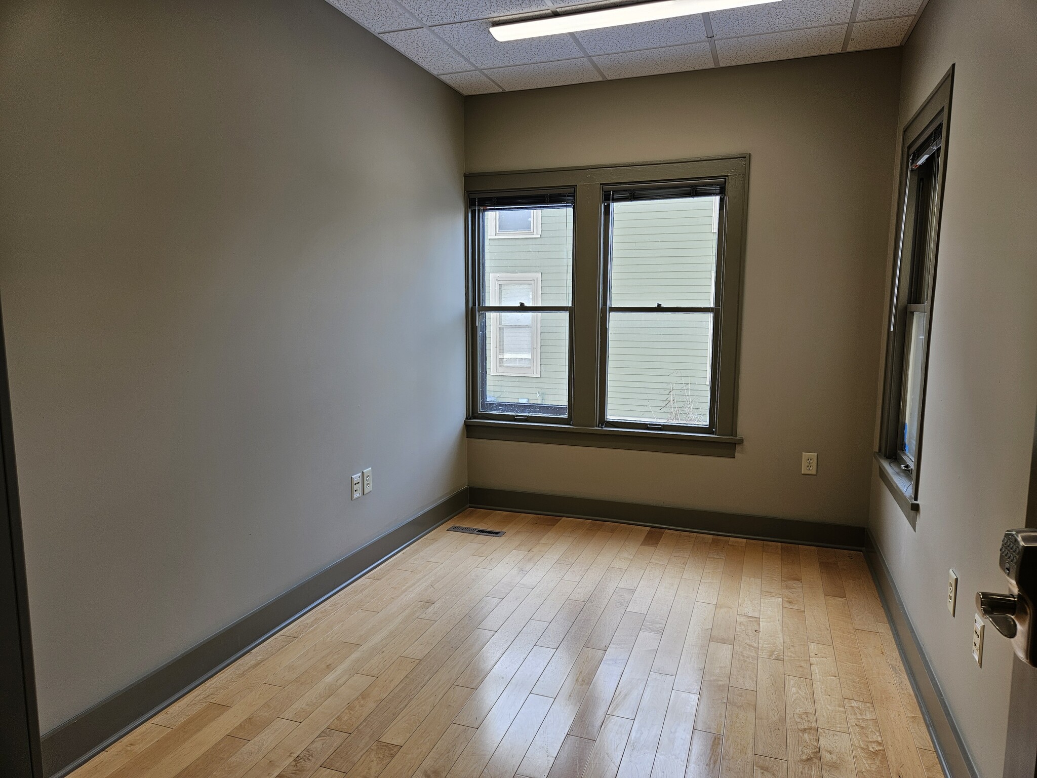 Room 102 - bedroom - 206 N Charles St