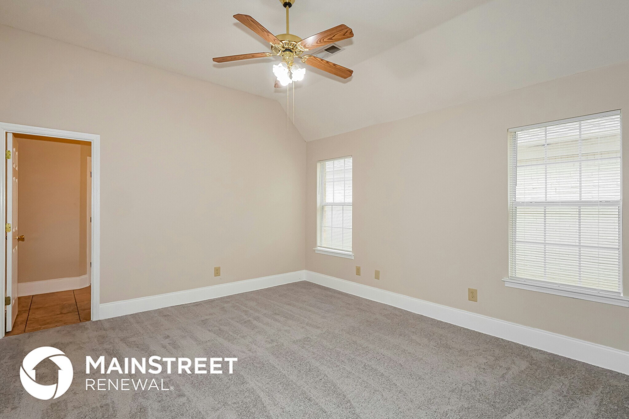 Building Photo - 8260 Clubview Dr