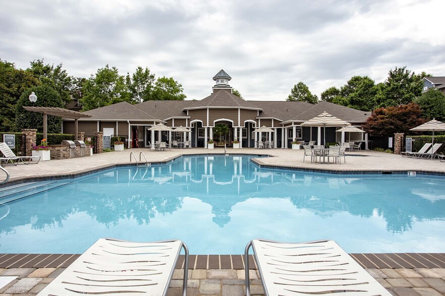 Enjoy sunny days by the pool! - Thornberry Apartments