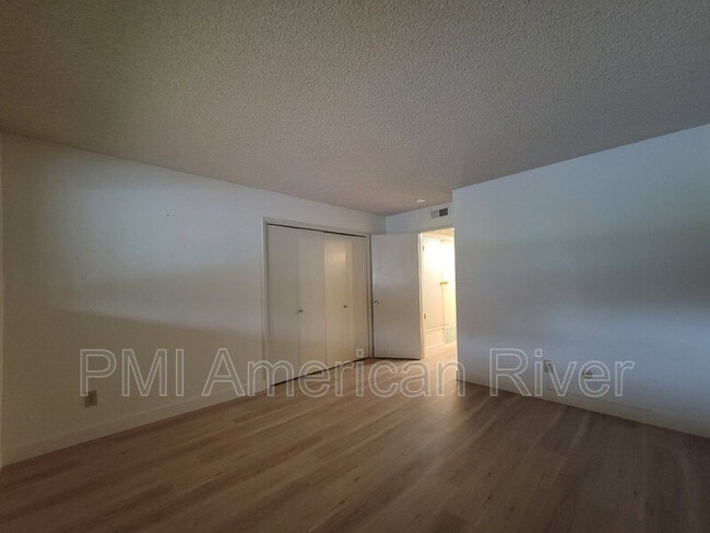 Building Photo - 6349 Seastone Way