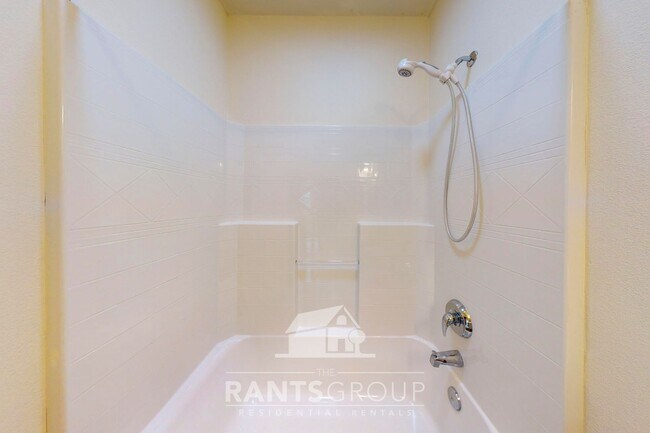 Building Photo - Single-level home in Lacey's Jubilee, a pr...