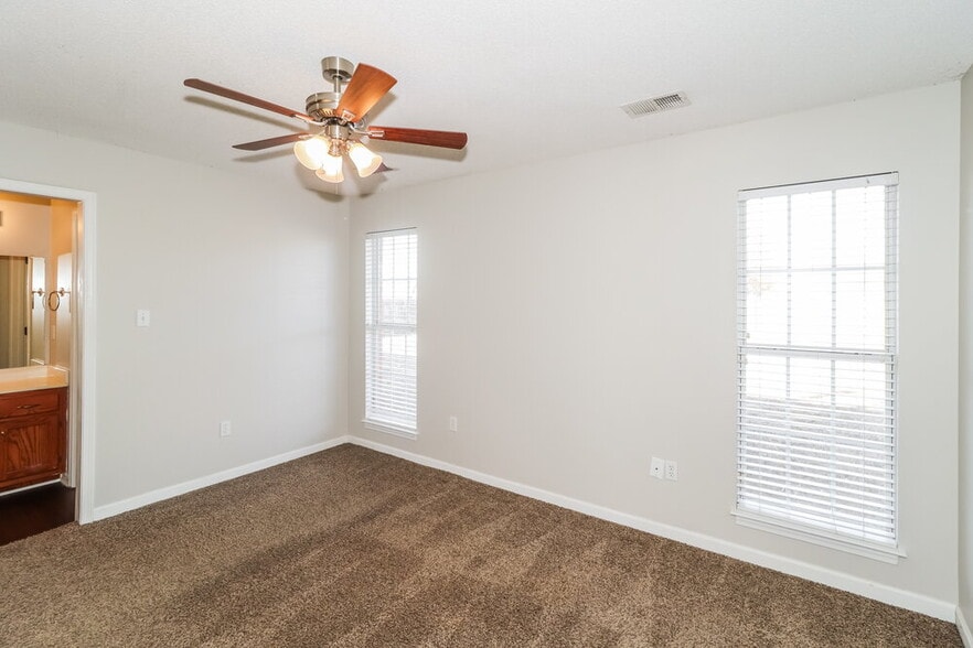 Building Photo - 1806 Central Trails Dr