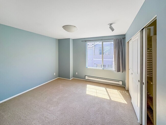 Building Photo - Beautiful North Creek Condo