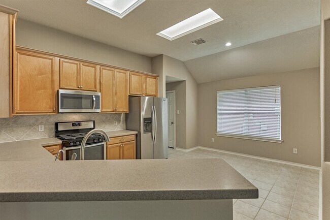 Building Photo - 27 E Russet Grove Cir