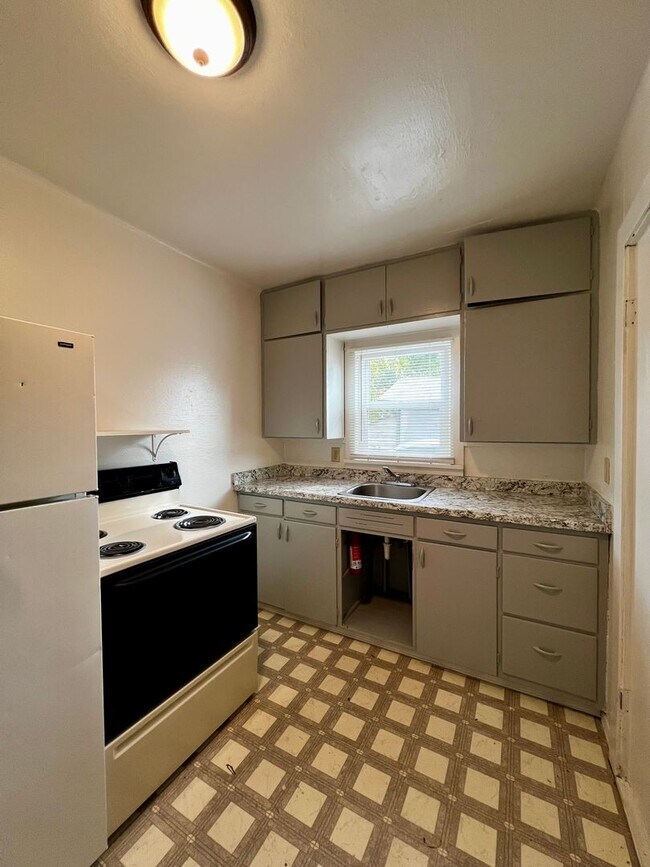 Building Photo - L708