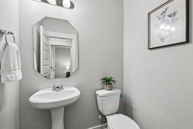 Building Photo - 160 Syrah Ct