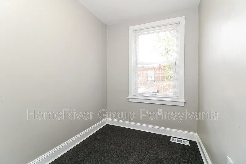 Building Photo - 2547 S Robinson St