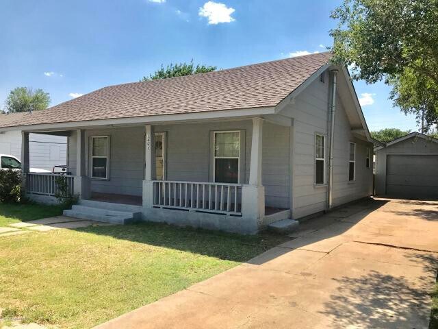 Primary Photo - BIVINS ADORABLE 2BEDROOM 1BATH 1CAR GARAGE