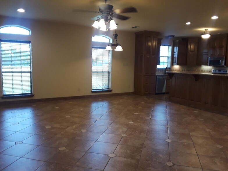 Building Photo - 1800 County Road 4817