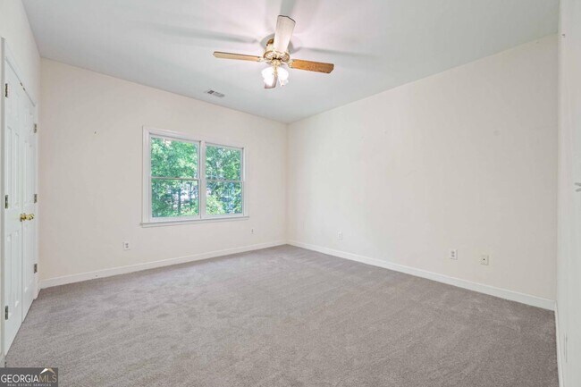 Building Photo - 219 Deerhill Dr