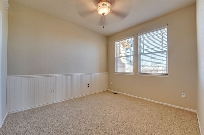 Building Photo - 2 bedroom, 2.5 bath townhome in Observatory Village