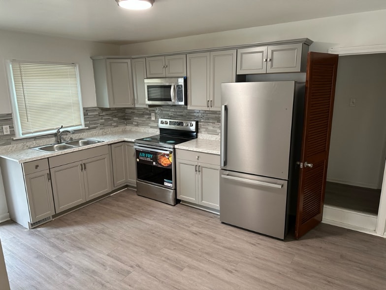 Building Photo - 409 Park Ave