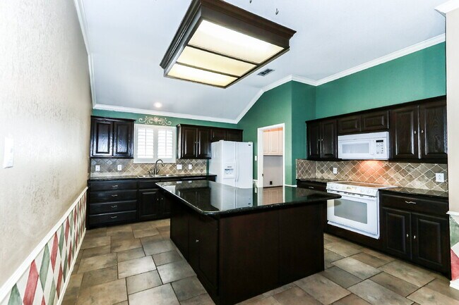 Building Photo - Beautiful Home Located South of Frenship H...