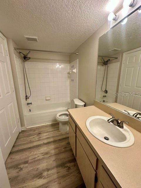 Building Photo - 725 Crest Pines Dr