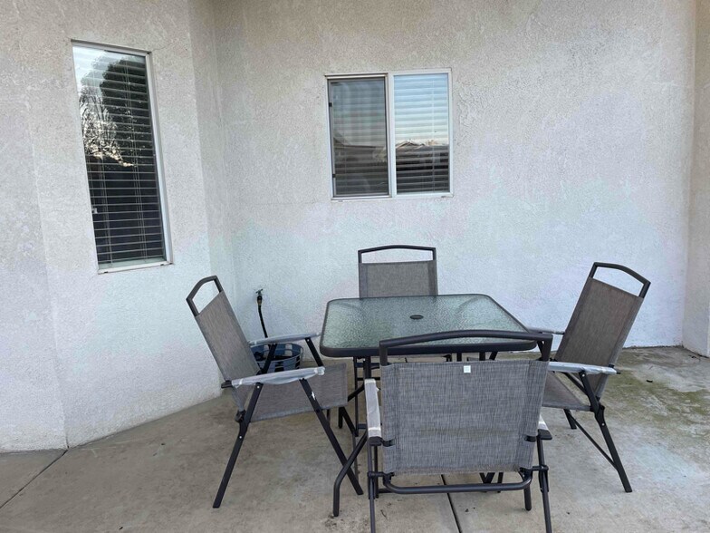 Building Photo - 9415 Godiva Ave