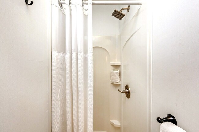 Building Photo - 2825 Scenic Hwy 98