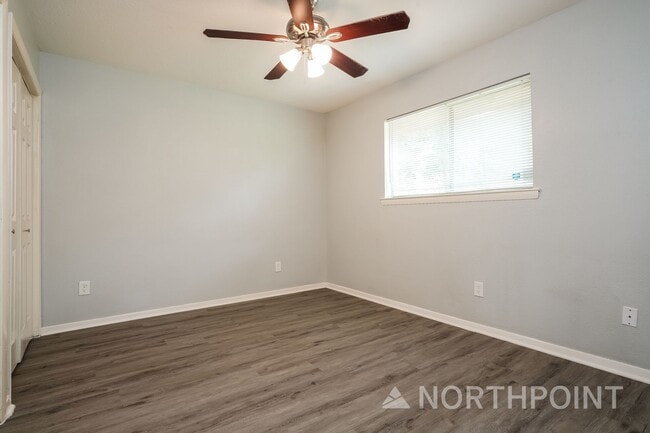 Building Photo - 3 BR/2BA | Newly Renovated Single Family Home | Large utility Room | In Dallas!