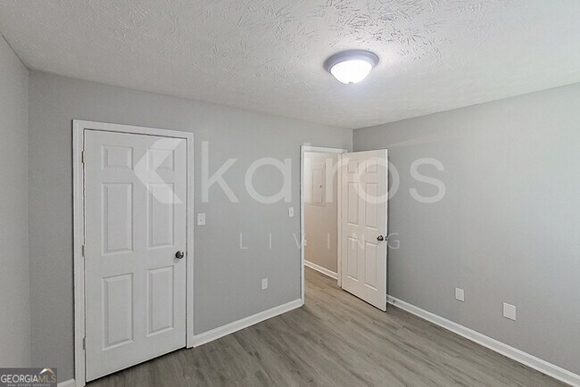 Building Photo - 205 Fawn Dr