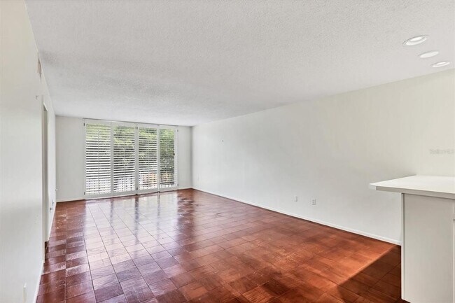 Building Photo - 301 S Gulfstream Ave