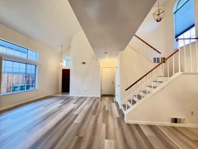 Building Photo - 479 Tioga Ct