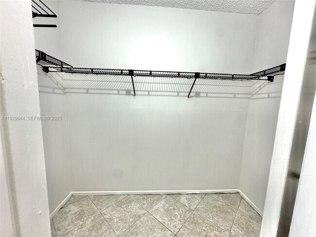 Building Photo - 2401 Riverside Dr