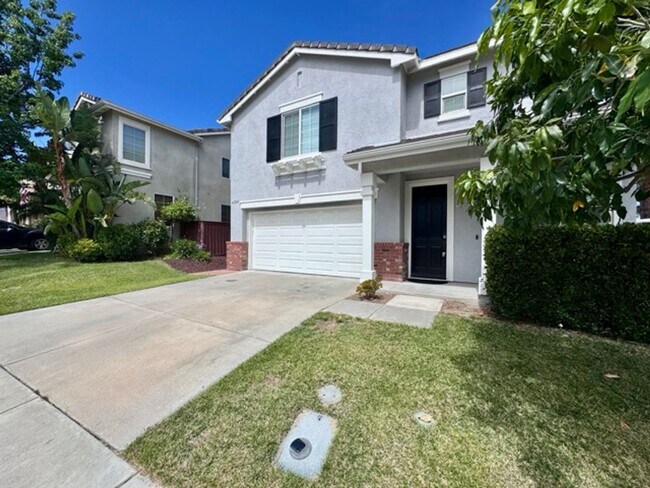 Building Photo - Beautiful 3 Bedroom two story South Temecu...
