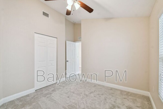 Building Photo - 2321 W Beach St