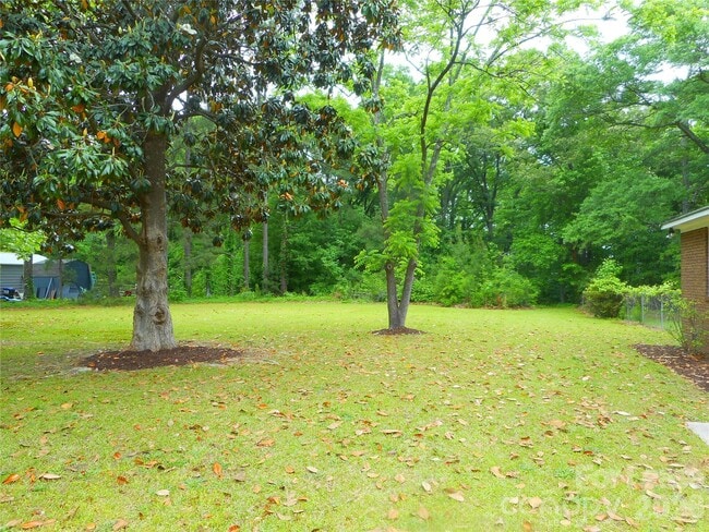 Building Photo - 733 Catawba Cir N