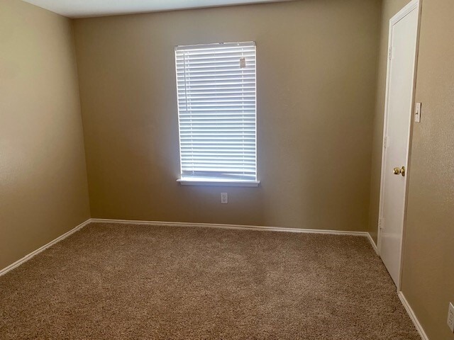 Building Photo - 5906 Drenner Park Ln