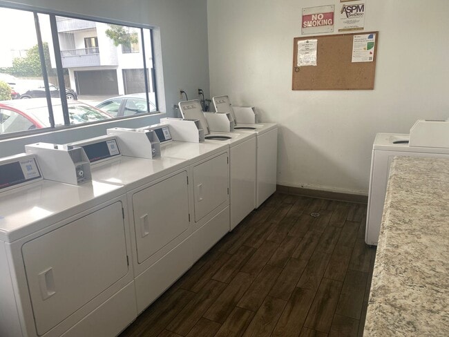 Building Photo - Move-In Special! Large 2BR Condo with GARAGE