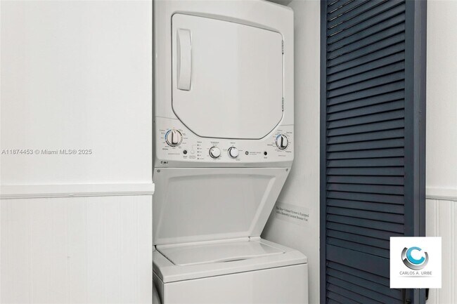 Building Photo - 888 Biscayne Blvd