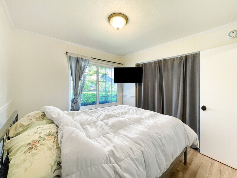 Building Photo - 2611 Willow Ct