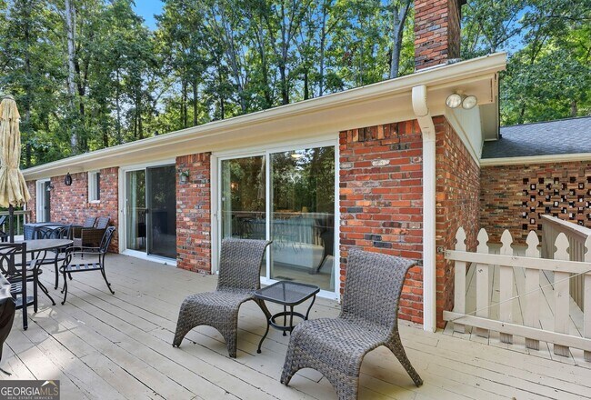 Building Photo - Luxury Lakefront Retreat – Fully Furnished...