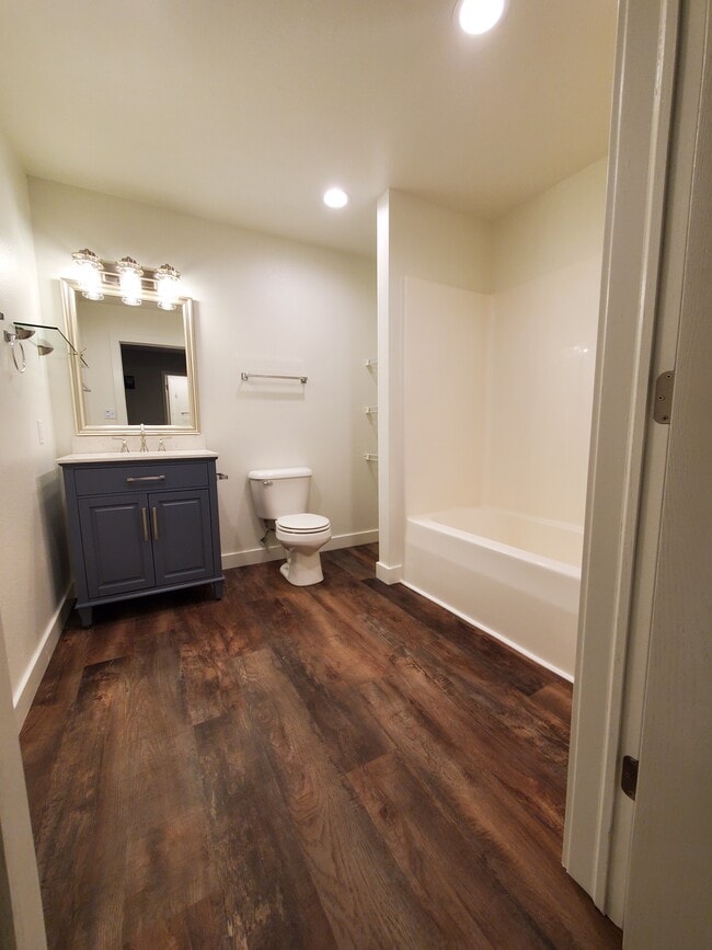 Building Photo - 2322 College St