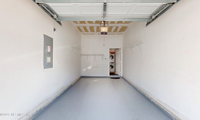 Building Photo - 7060 Deer Lodge Cir