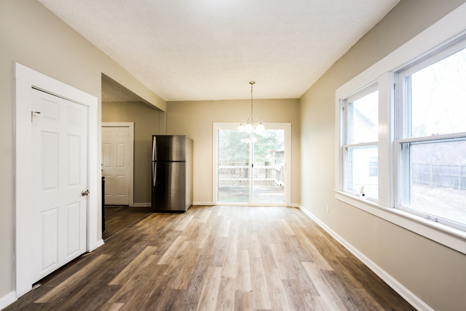 Building Photo - 5928 E University Ave