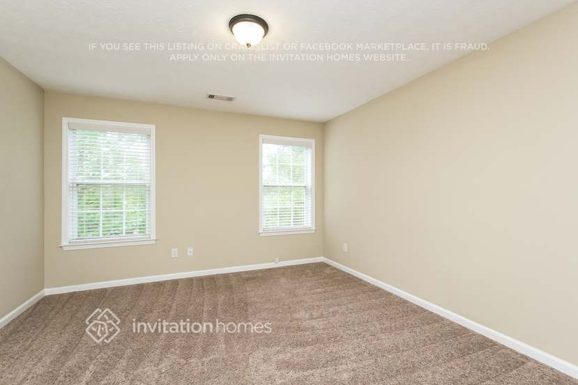 Building Photo - 5366 Spike Ln