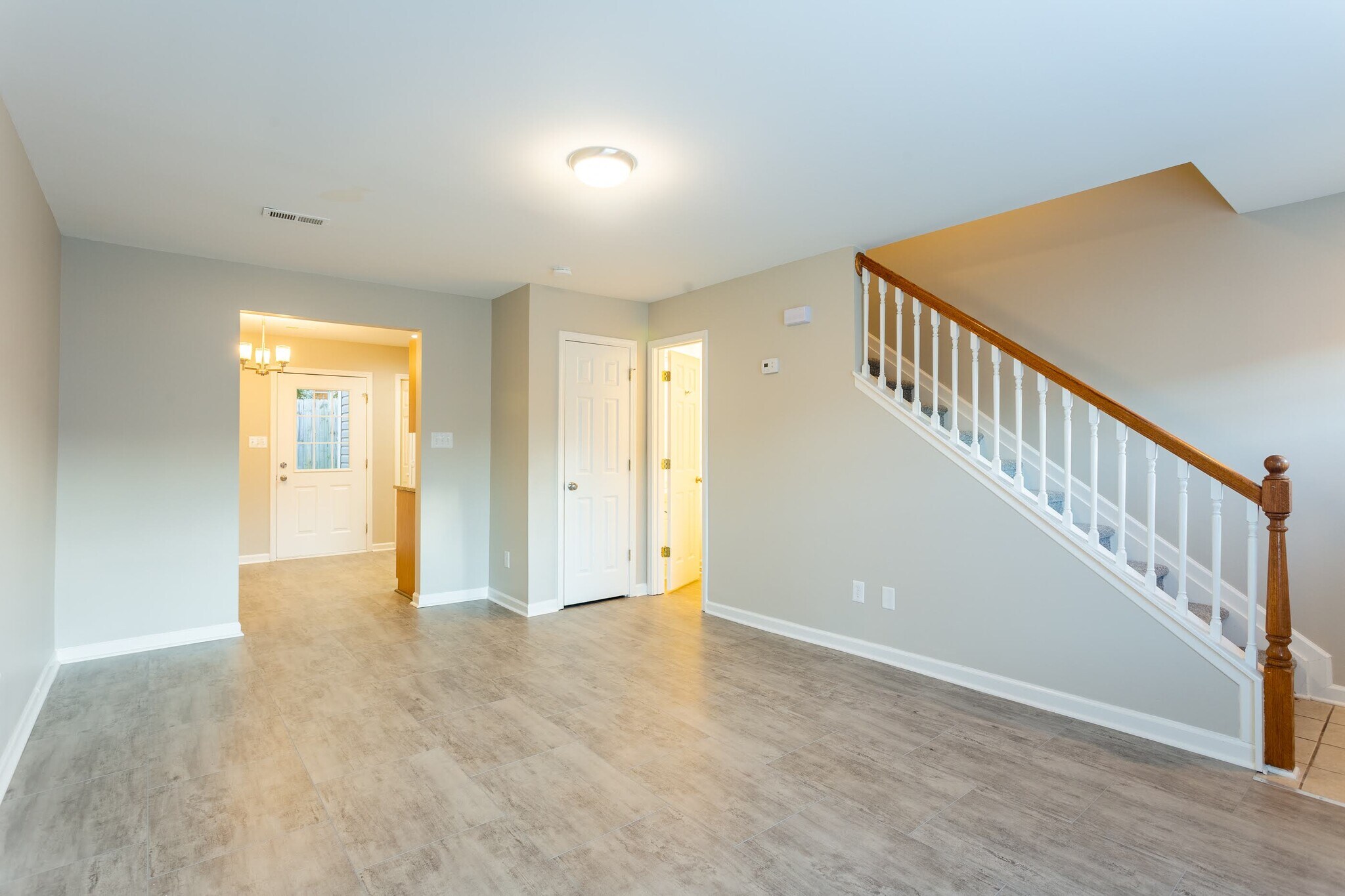 Building Photo - 220 Halo Dr