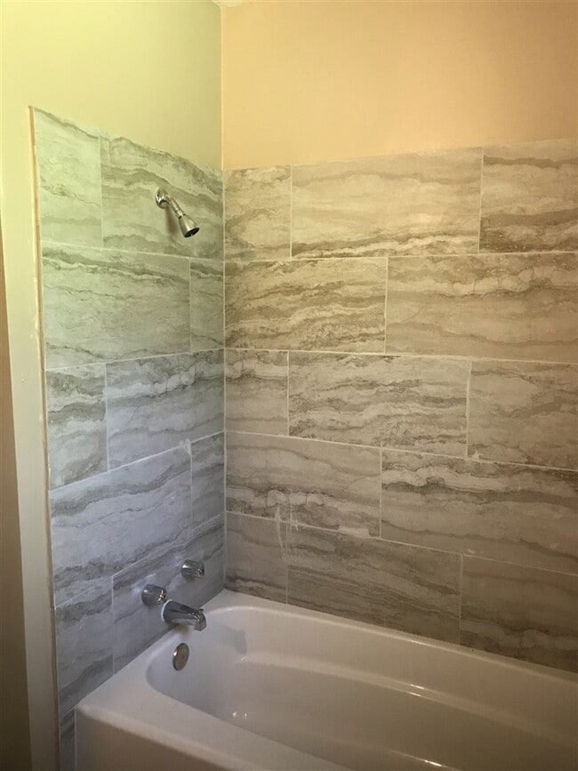 Building Photo - 2306 W Tennessee St