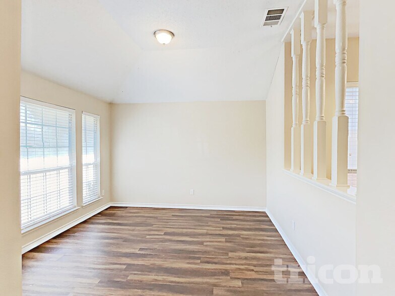 Building Photo - 1558 Aberdeen Dr