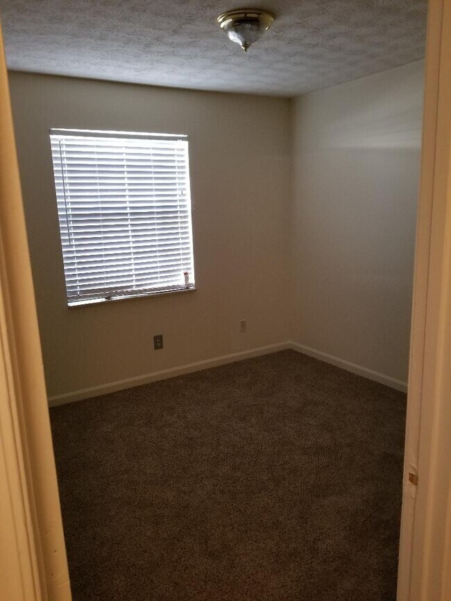 Building Photo - 1388 Wood Cir S