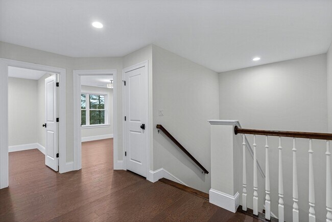 Building Photo - 15 Lily Pond Ln
