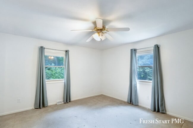 Building Photo - Charming 3-Bedroom Home in Walker – Conven...